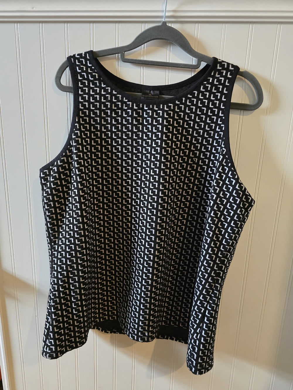 Worthington Black and White Sleeveless Patterned Tank